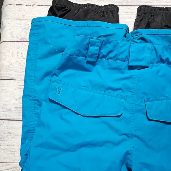 Burton medium snowboarding/ski pants - Picture 13 of 16